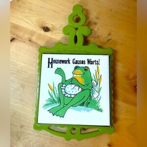 Vtg Trivet Cast Iron Frog Housework Causes Warts Green MCM Kitchen Wall Decor